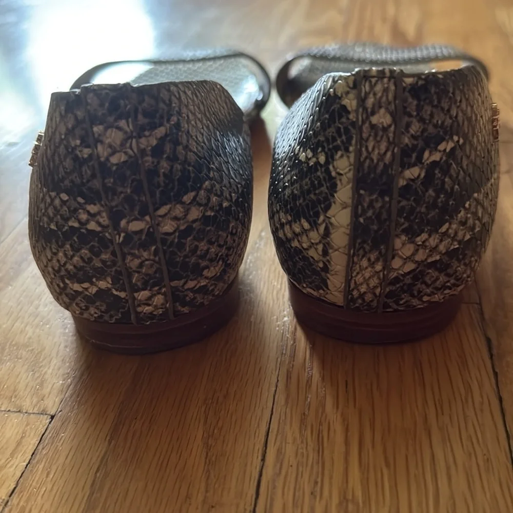 Tory Burch sz 8.5 Snakeskin Pattern Sandals flats alludes snake print leather